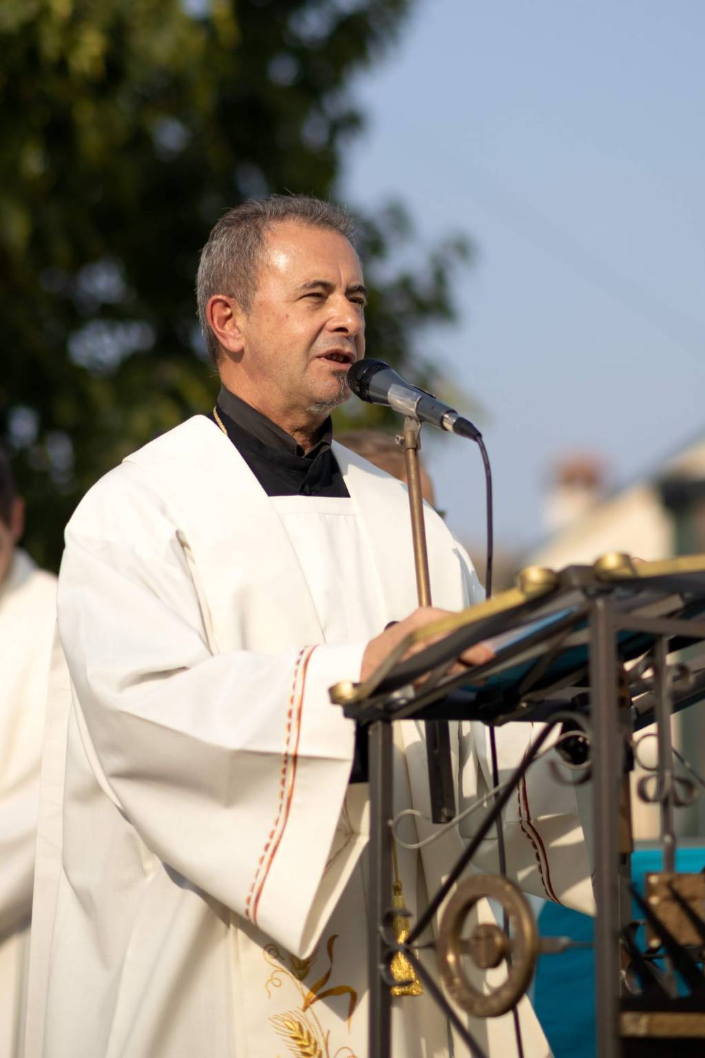 Gerenzano celebra la festa della Madonna del Rosario e saluta don Franco