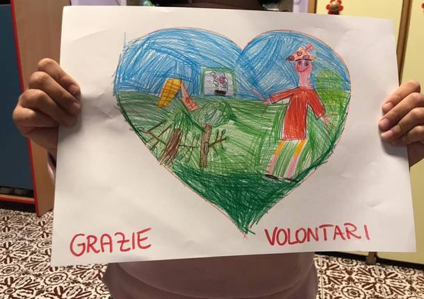 I bambini della scuola materna di Luvinate: “Grazie volontari”