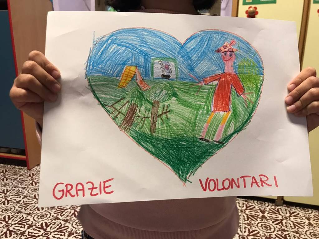 I bambini della scuola materna di Luvinate: "Grazie volontari"