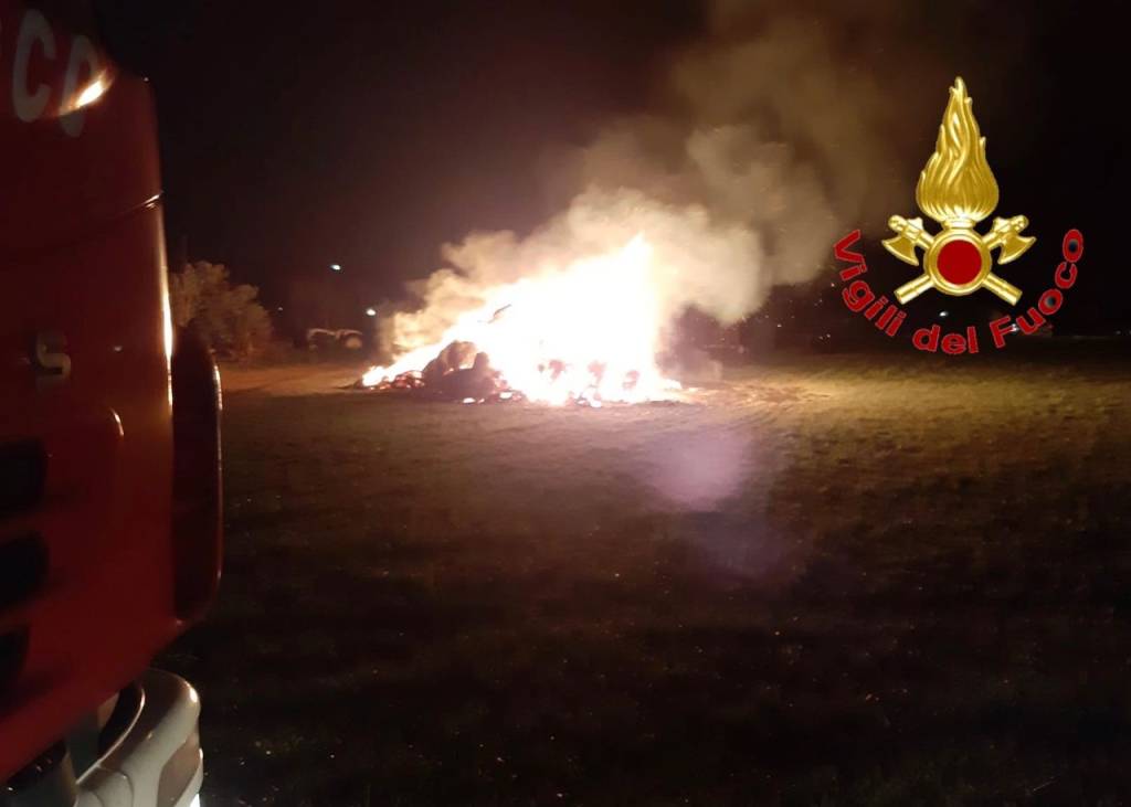 Incendio balle di fieno Cairate