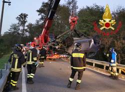 Incidente a Venegono Inferiore, auto si ribalta