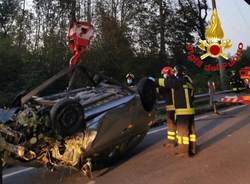 Incidente a Venegono Inferiore, auto si ribalta