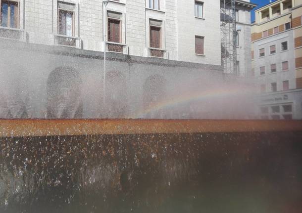 I colori dell’arcobaleno nell’acqua