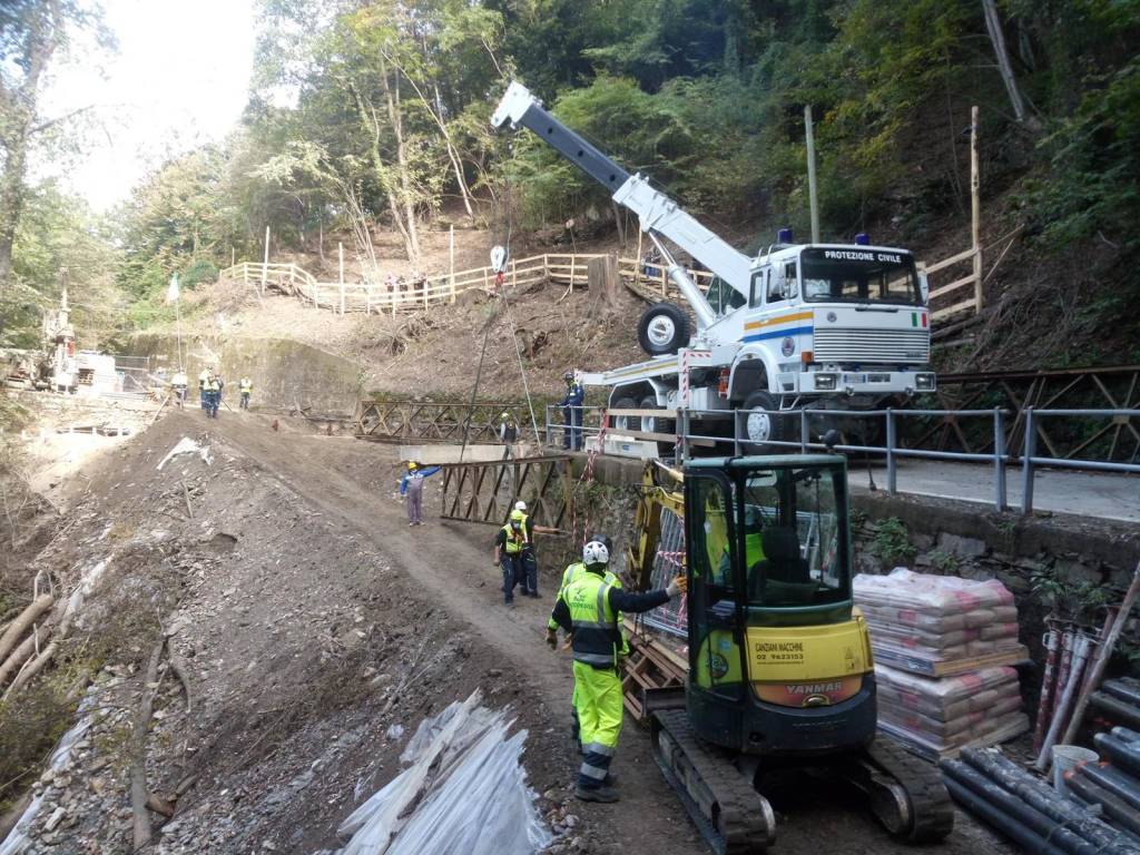 La posa del nuovo ponte a Curiglia