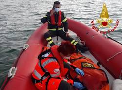 lago vigili del fuoco soccorso ambulanza barca