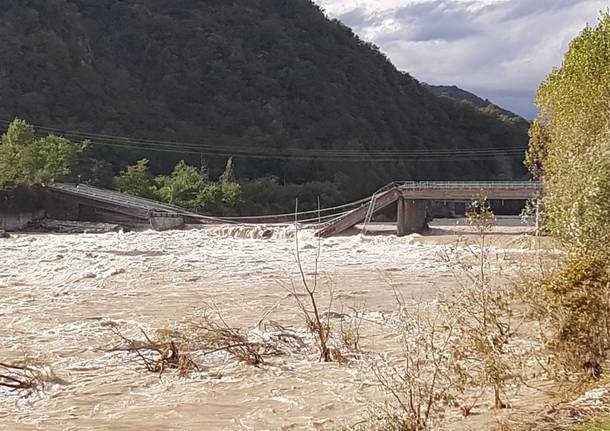 Maltempo, crolla il ponte sul Sesia a Romagnano