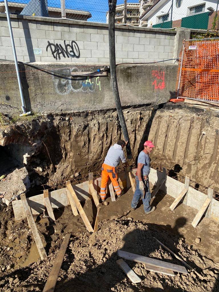 Nuovo cedimento della strada in piazzale Kennedy a Varese
