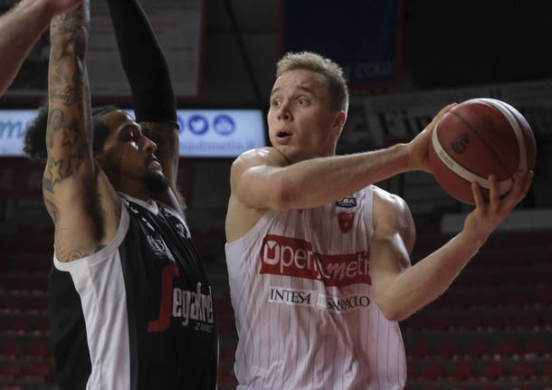 Openjobmetis Varese - Virtus Bologna 73-85 