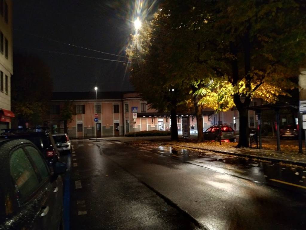 Ore 23, scatta il coprifuoco: la situazione a Saronno e Caronno, tra silenzio e strade deserte