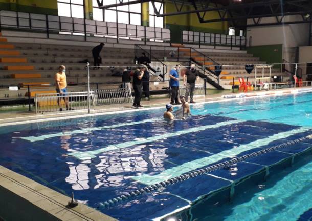Piattaforma amovibile alla piscina di Legnano