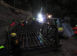 Protezione Civile di Cerro Maggiore al lavoro per la posa del ponte bailey a Curiglia