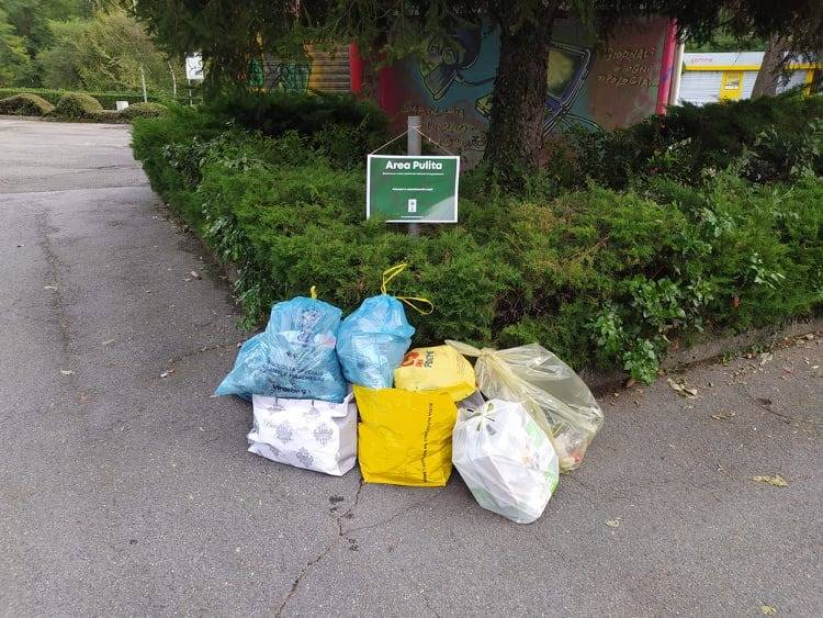 Puliamo il mondo: a Saronno raccolti 30 sacchi di spazzatura grazie a dodici volontari 