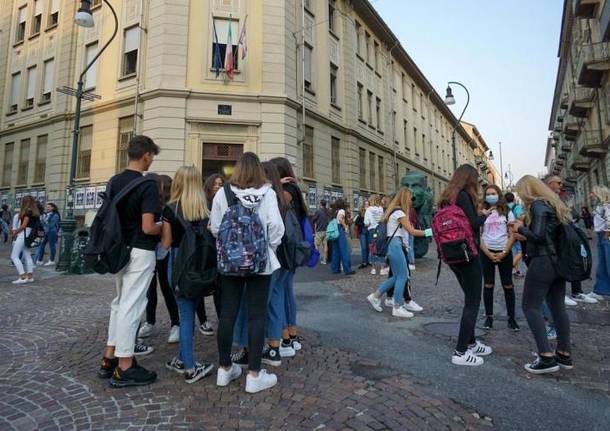 ragazzi scuola mascherine