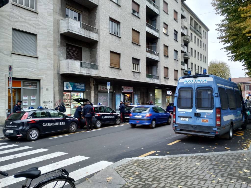 Saronno, il Collettivo Adespota protesta contro sgomberi e coprifuoco