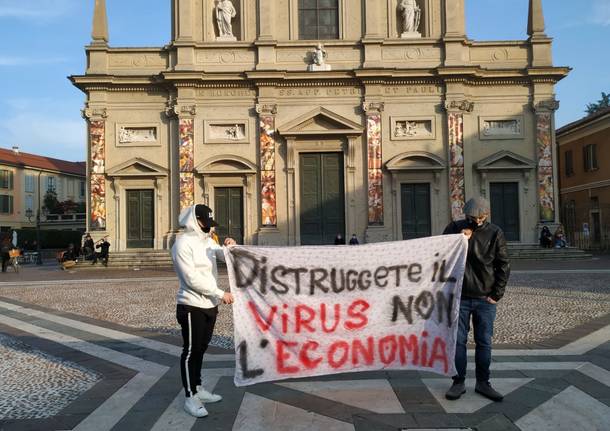 Saronno, piazza vuota per la manifestazione contro il Governo