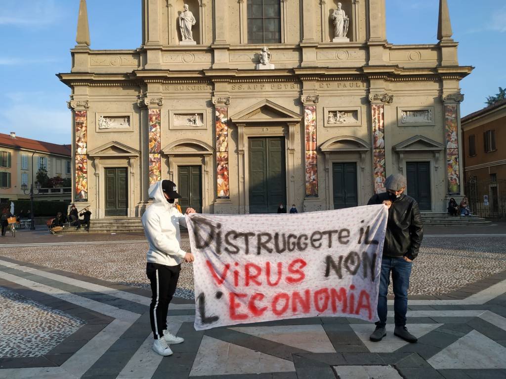 Saronno, piazza vuota per la manifestazione contro il Governo