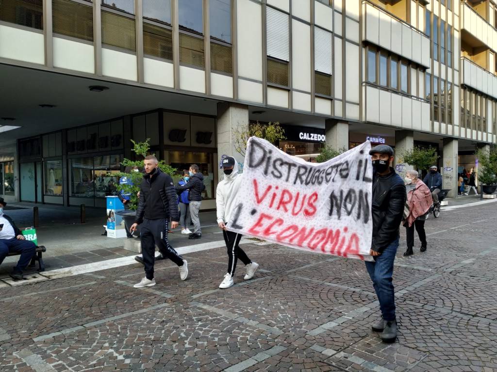 Saronno, piazza vuota per la manifestazione contro il Governo