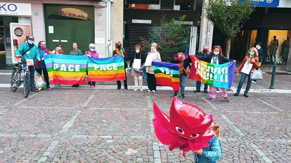 Saronno, una catena umana per la pace e la fratellanza