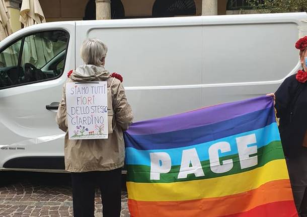 Saronno, una catena umana per la pace e la fratellanza