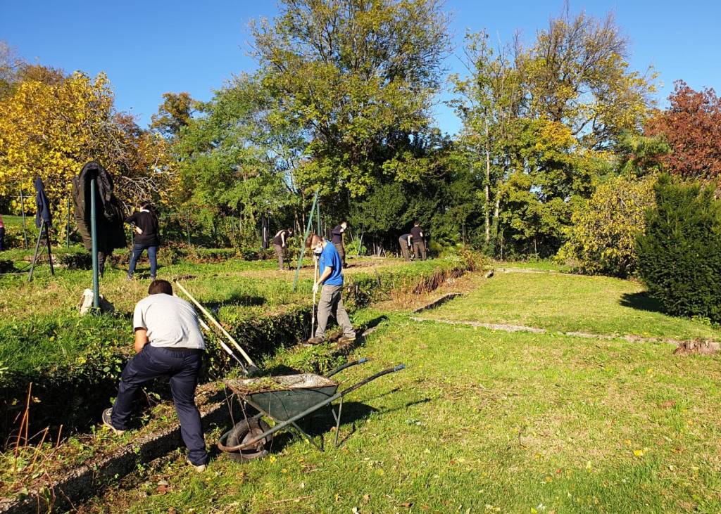 studenti isis newton orto villa baragiola