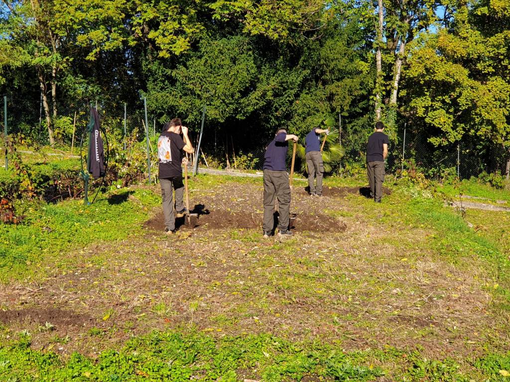 studenti isis newton orto villa baragiola