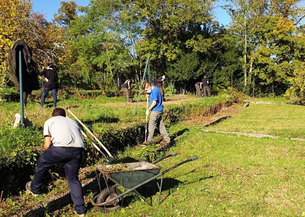 studenti isis newton orto villa baragiola