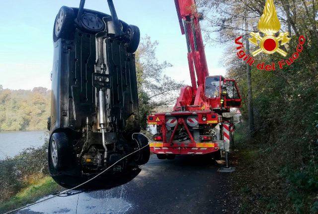 Auto nel fiume Ticino a Golasecca