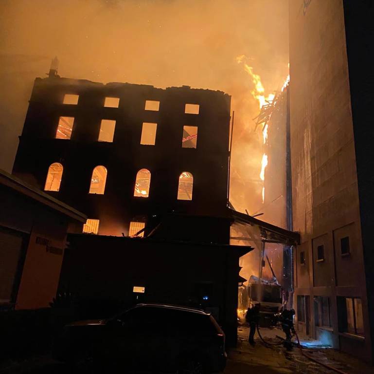 Canton Ticino, le fiamme distruggono il Mulino di Maroggia