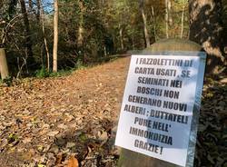 I cartelli nel bosco contro gli sporcaccioni