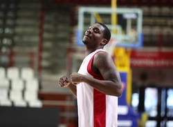 Jalen Jones si allena con la Openjobmetis