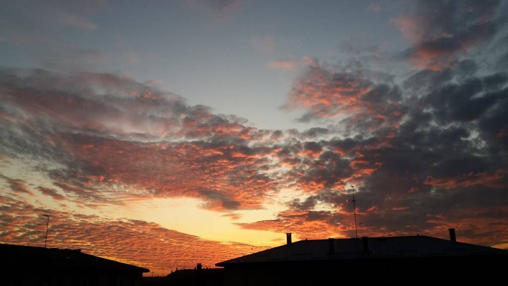 Tramonto dai mille colori, le foto dei lettori