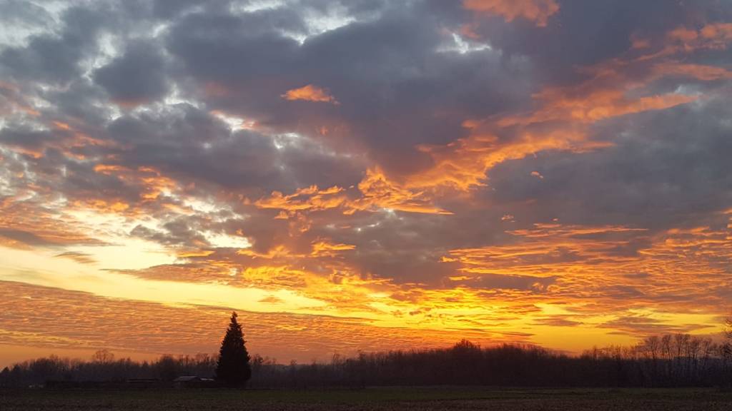 Tramonto dai mille colori, le foto dei lettori
