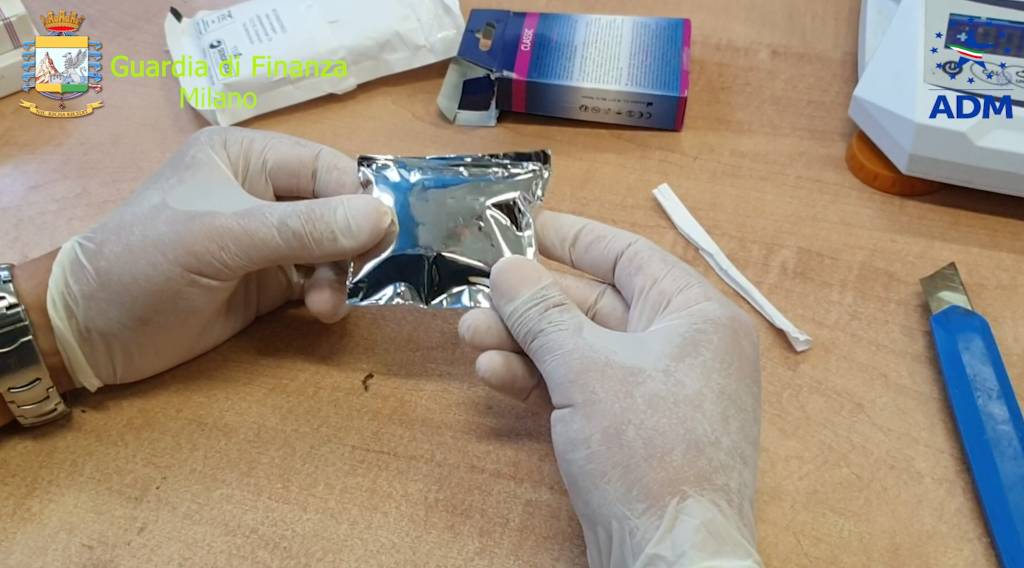 droga pacchi postali guardia di finanza