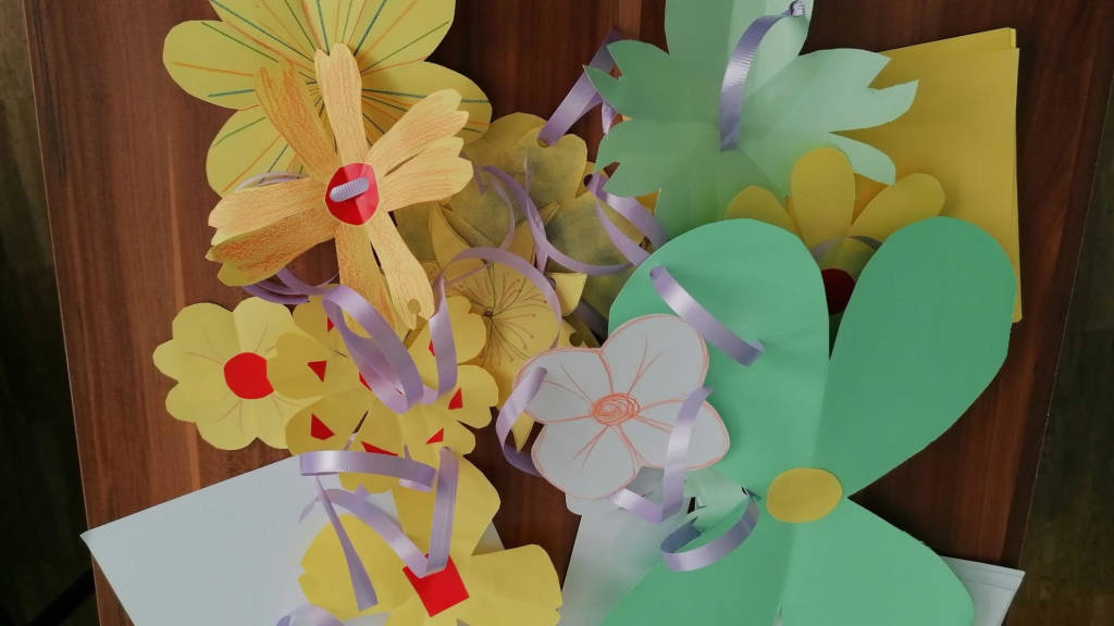 Fiori a scuola contro la violenza sulle donne