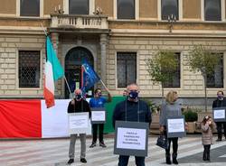 Flash mob Fratelli d’Italia Busto contro il dpcm 