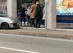 Gallarate, perde il controllo dell'auto e finisce sul marciapiede