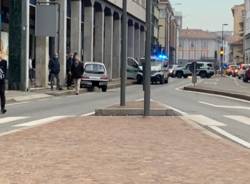 Gallarate, perde il controllo dell'auto e finisce sul marciapiede