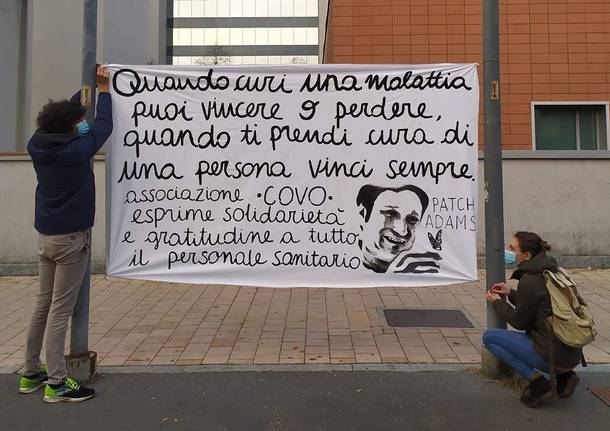 striscione ospedale varese