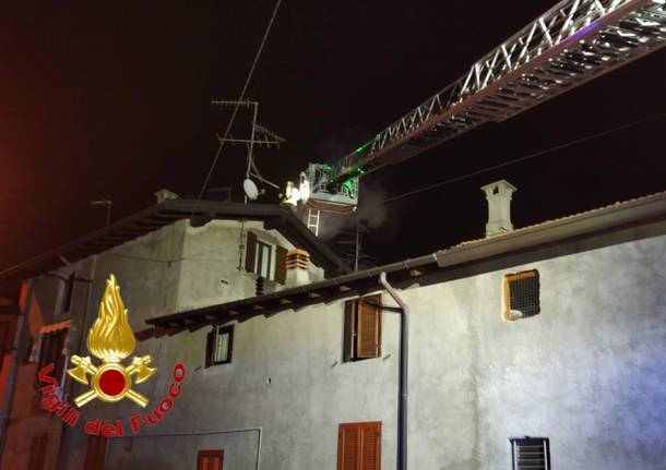 vedano olona incendio tetto