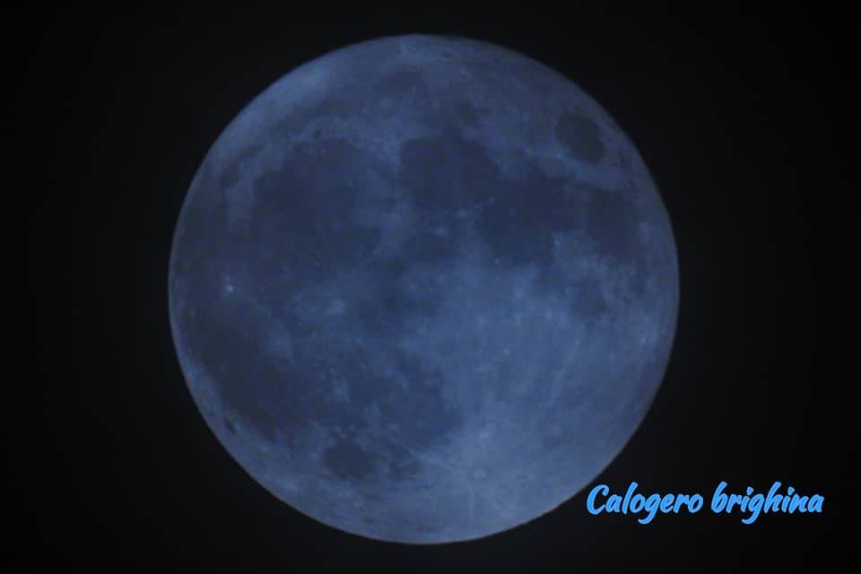 La luna della notte di Halloween