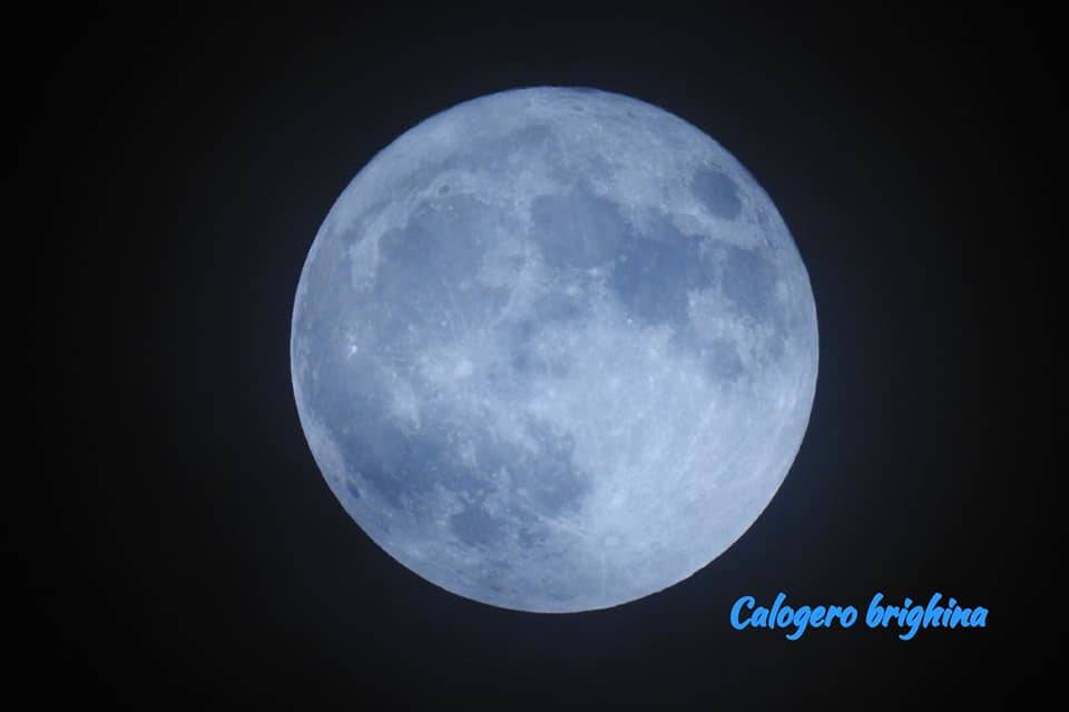 La luna della notte di Halloween
