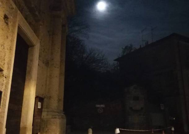 La luna della notte di Halloween