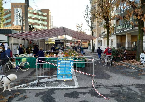 Mercato di Saronno in tempi di lockdown: seconda settimana a ranghi ridotti