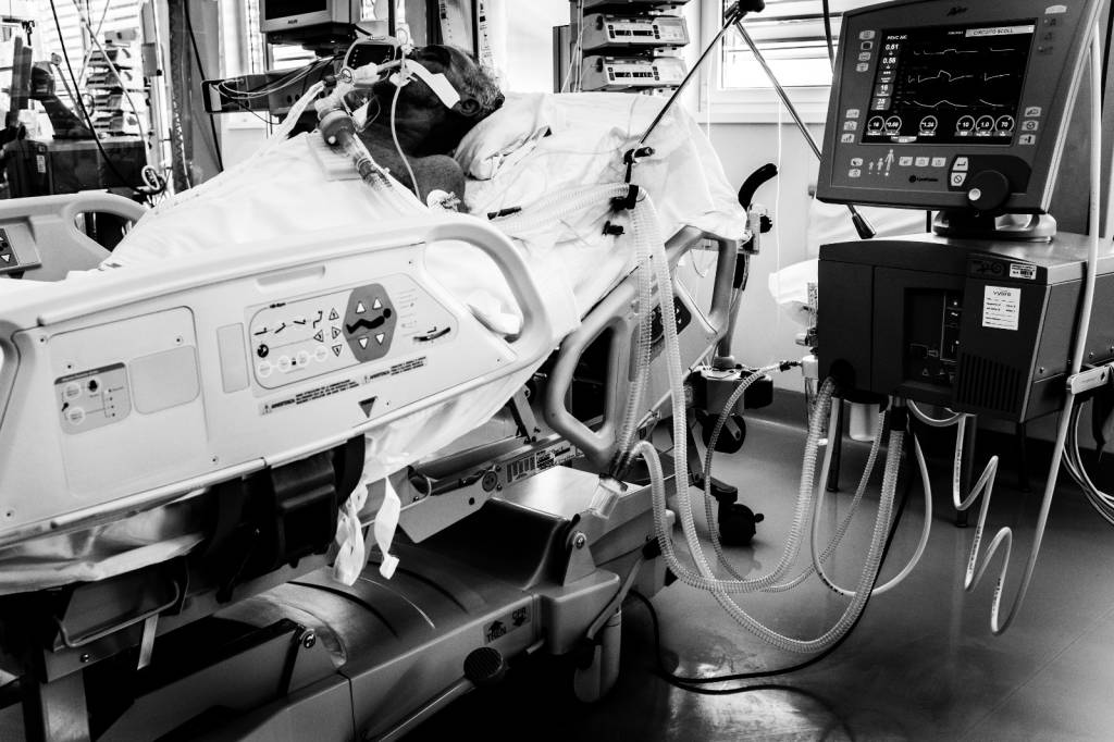 Pazienti Covid nel reparto di terapia intensiva dell'Ospedale di Varese - foto di Maurizio Borserini