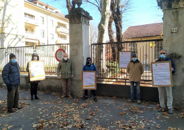 Saronno, presidio di Attac in via Manzoni per una Casa della Salute in città