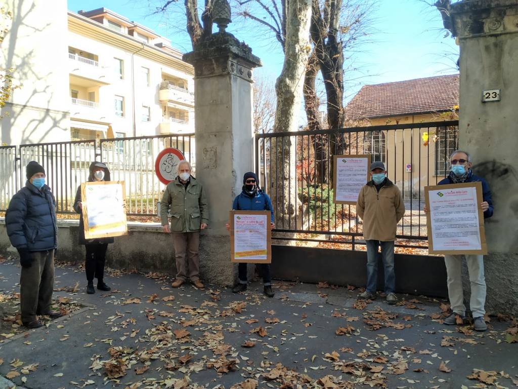 Saronno, presidio di Attac in via Manzoni per una Casa della Salute in città