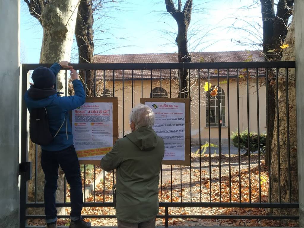 Saronno, presidio di Attac in via Manzoni per una Casa della Salute in città