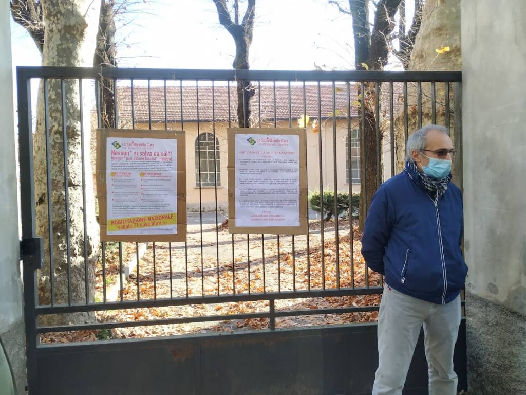 Saronno, presidio di Attac in via Manzoni per una Casa della Salute in città