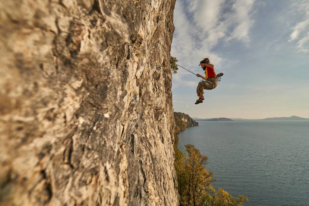 Sasso Ballaro, sospesi tra lago e cielo (foto di Tommaso Lamantia)