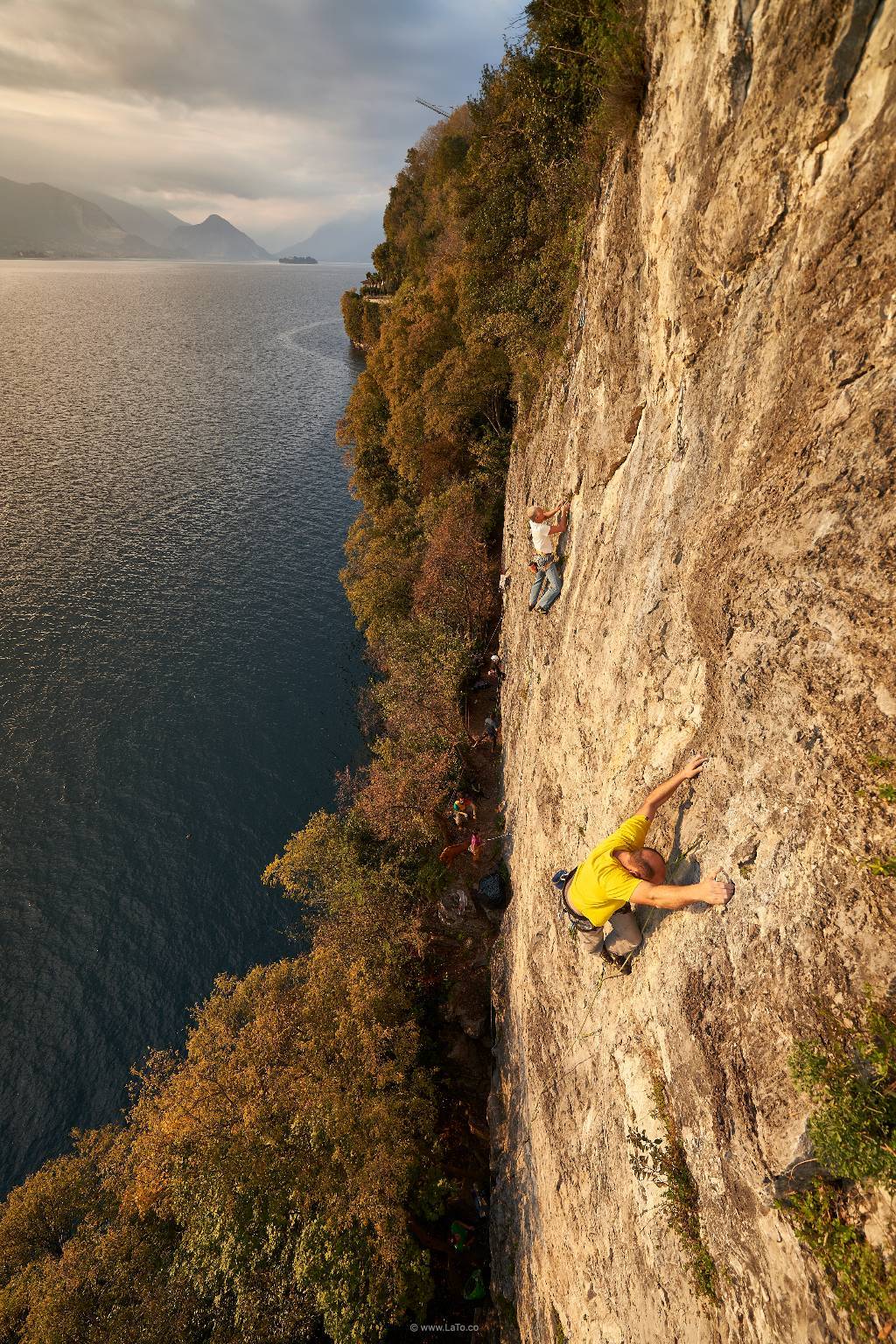 Sasso Ballaro, sospesi tra lago e cielo (foto di Tommaso Lamantia)